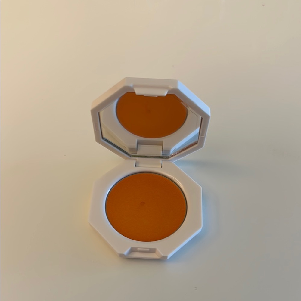 Fenty Beauty Cheeks Out cream blush